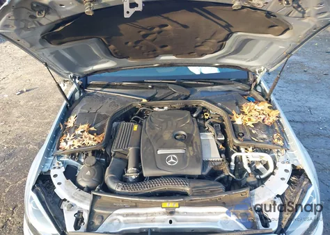 2018 Mercedes-Benz C 300 z USA, uszkodzony, nr VIN 55SWF4JB2JU251815